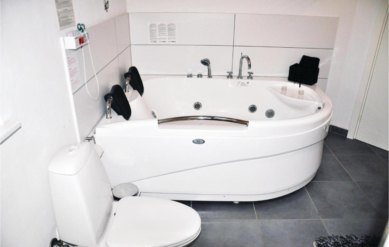Pet Friendly Home In Augustenborg With Kitchen Asserballeskov المظهر الخارجي الصورة